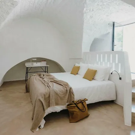 Bed & Breakfast Masseria Dagilupi 4*